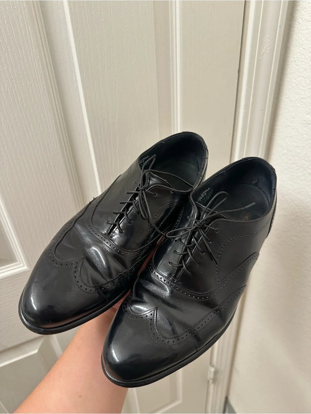 Stafford Black Leather Wingtip Derby Dress Shoes
